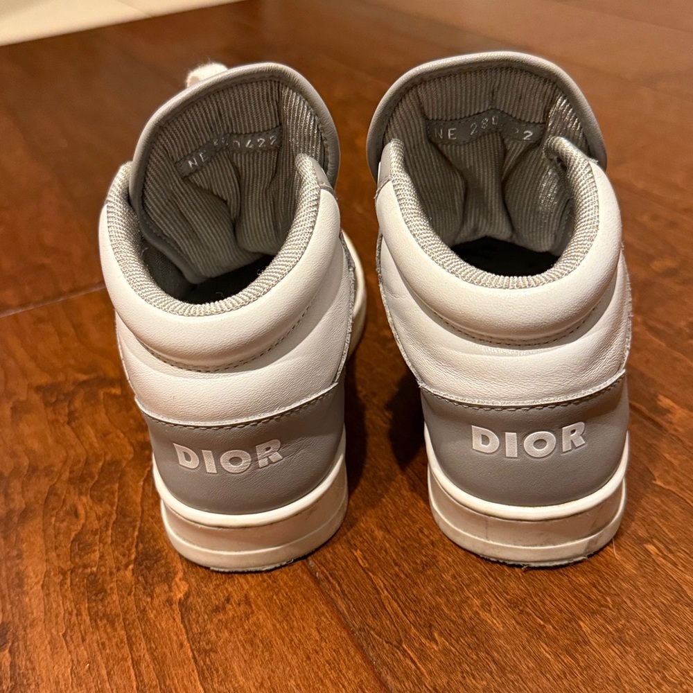 Stylish Dior Kids High-Top Sneakers - Gray & White - Picture 2 of 5